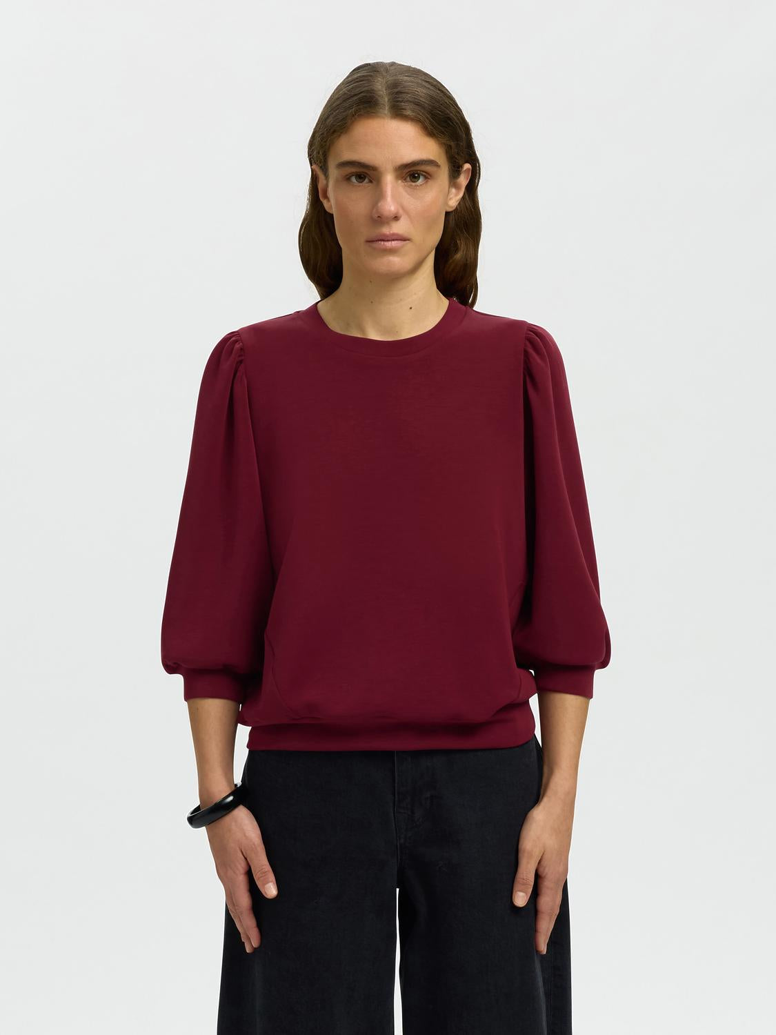 model_shot-front